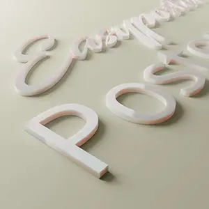Lettere e loghi 3d in plexiglass bianco opal spessore 5 mm