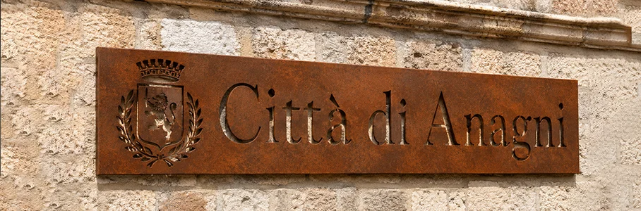 Insegna luminosa in acciaio Corten
